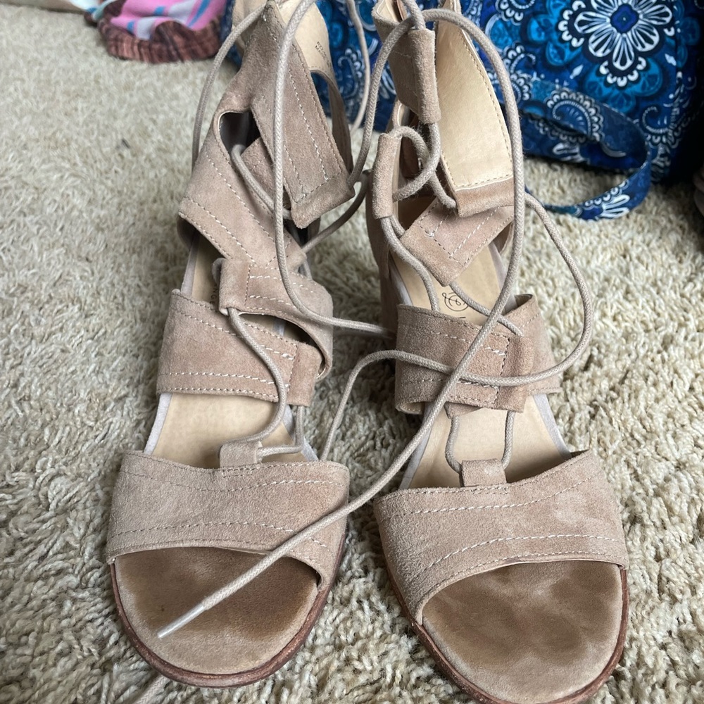 Tan Wedged cross cross high heals